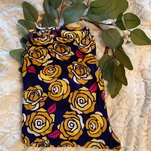 LuLaRoe Beauty and the Beast insp rose leggings